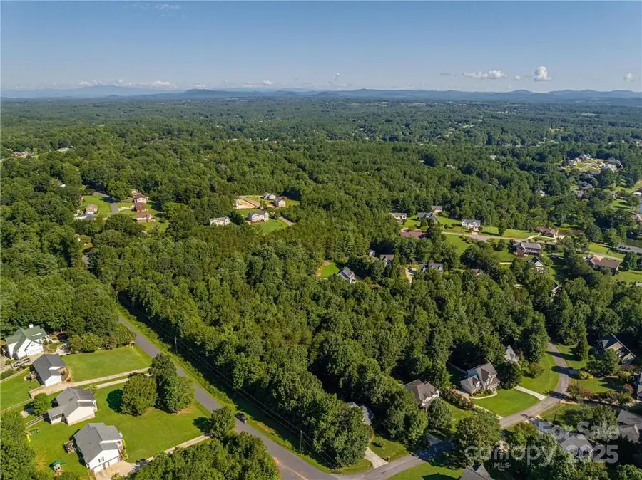 6214 Mountainside Drive, Hickory, NC 28601 - Image #3