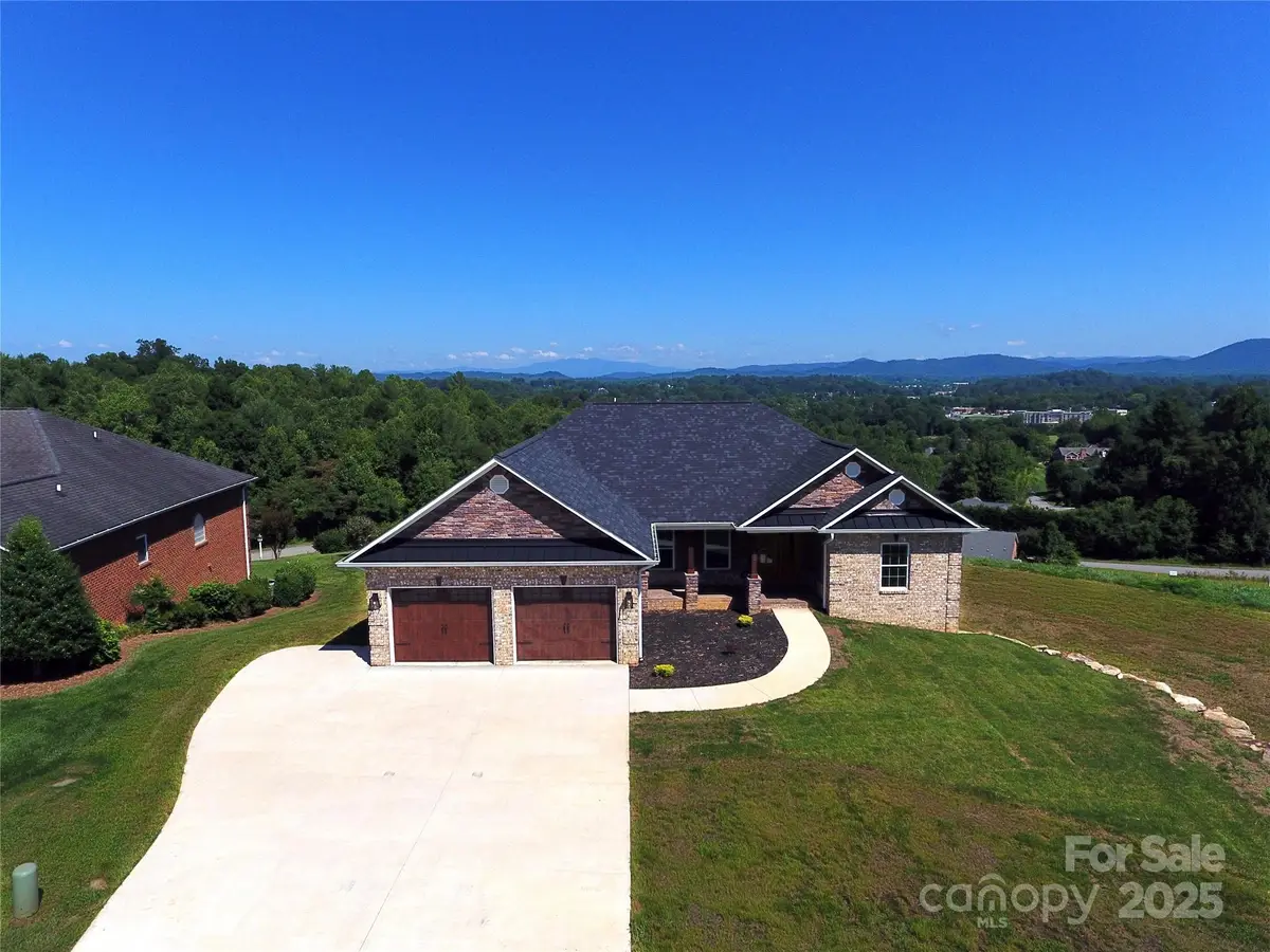 418 Huntington Woods Street Se, Lenoir, NC 28645 - Image #1