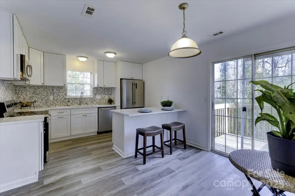 6411 Windsor Gate Lane, Charlotte, NC 28215 - Image #1