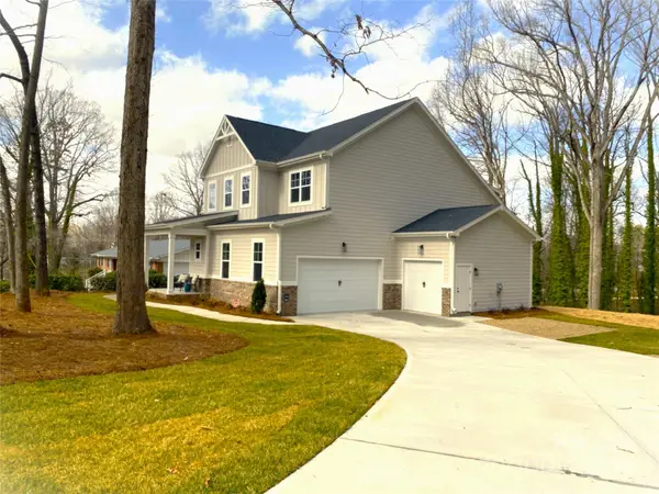 553 W Lowrance Avenue, Mooresville, NC 28115