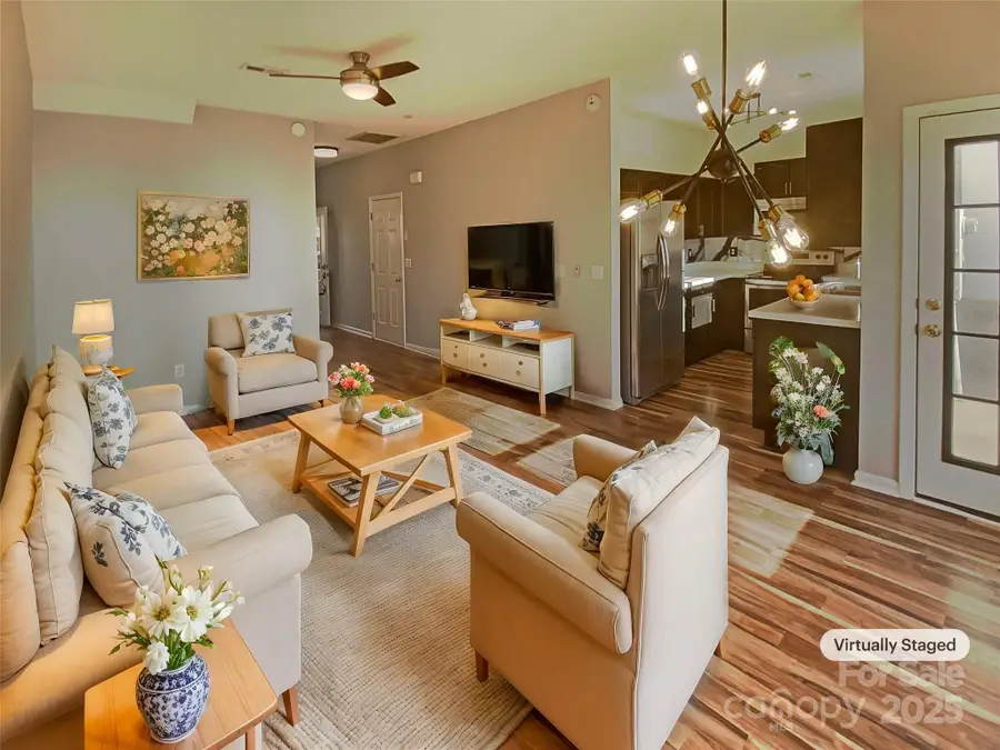 257 Doughton Lane, Charlotte, NC 28217 - Image #2