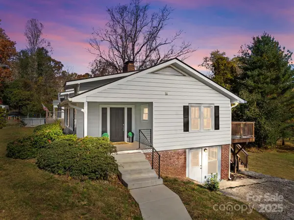 706 Rhodes Park Drive, Hendersonville, NC 28791