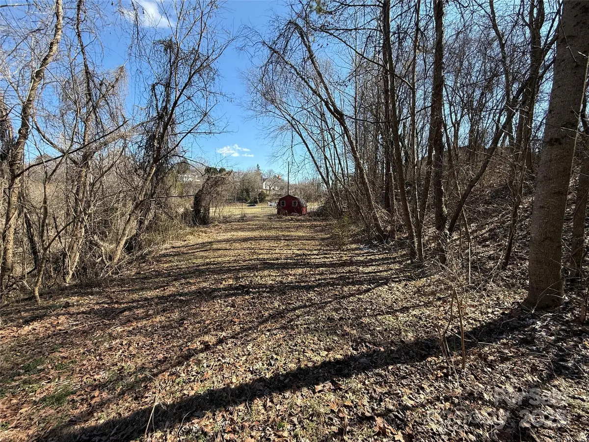 296 19th Avenue Sw, Hickory, NC 28602 - Image #1