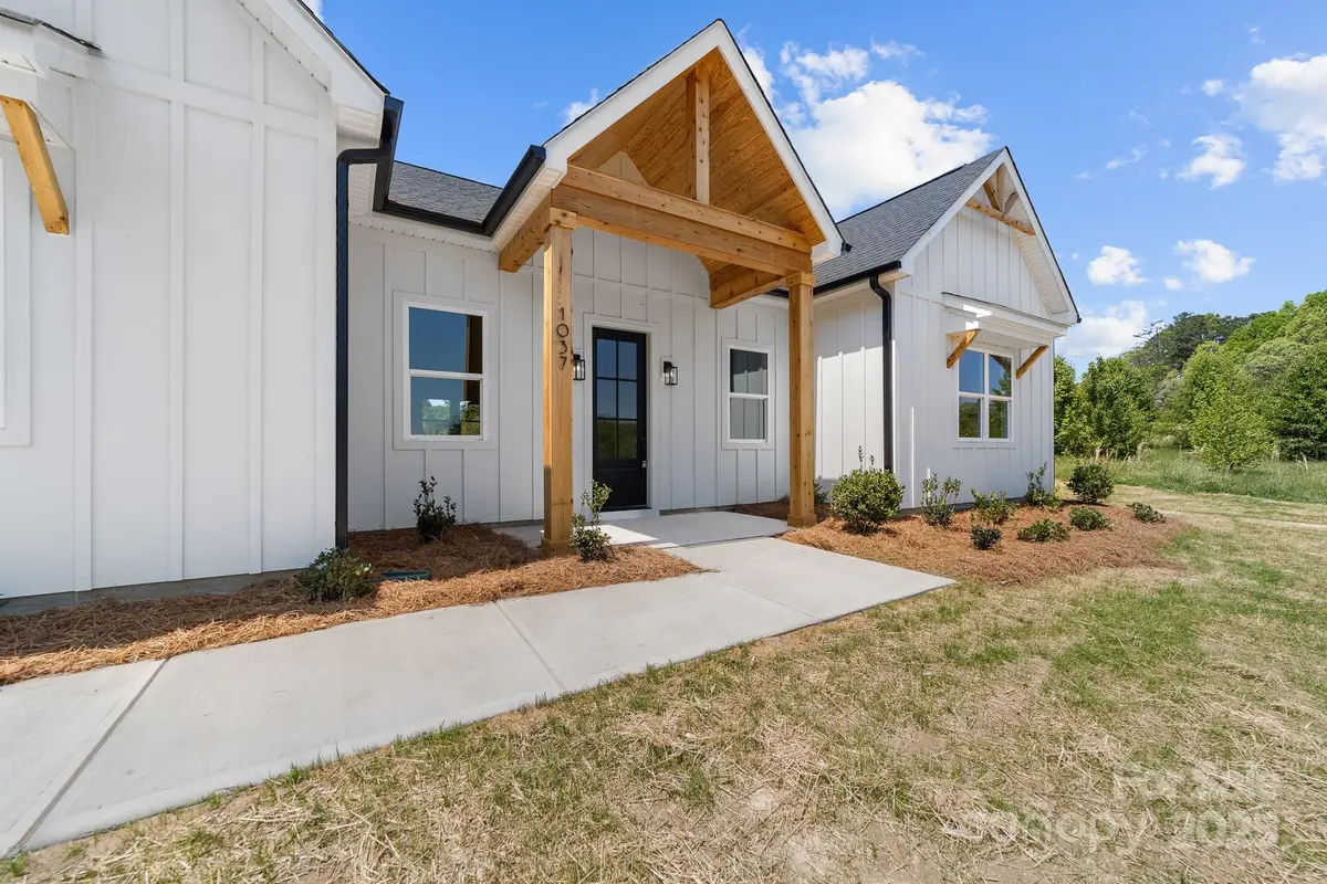 1037 Dameron Road, Bessemer City, NC 28016 - Image #1