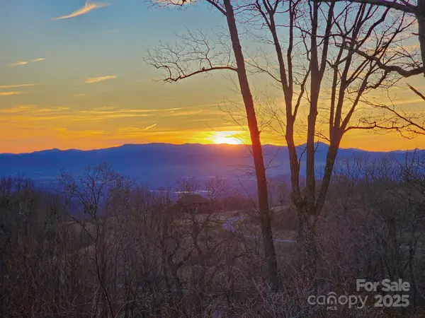 214 Summerset Drive, Hendersonville, NC 28792