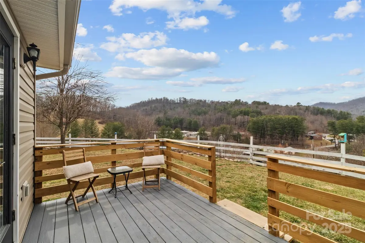 83 Roland Street, Burnsville, NC 28714 - Image #1