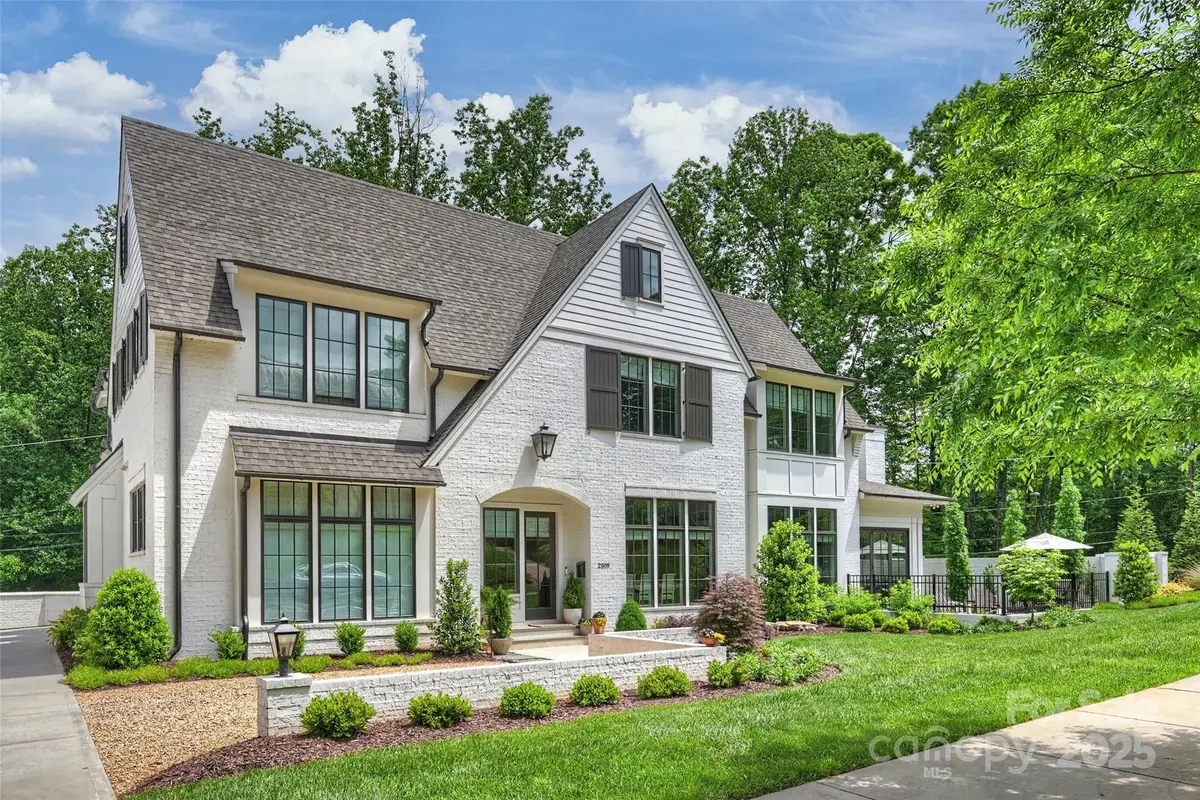2509 Montrose Court, Charlotte, NC 28207 - Image #1