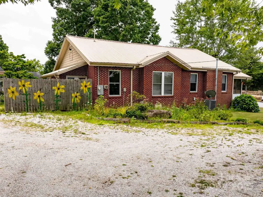 103 E King Street, East Flat Rock, NC 28726 - Image #2