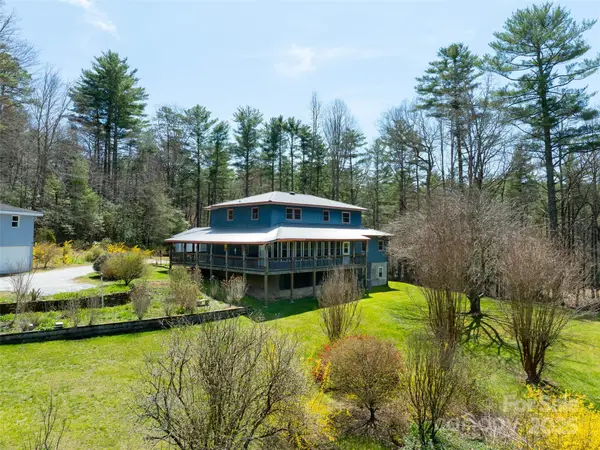 140 Hangin Dog Lane, Lake Toxaway, NC 28747