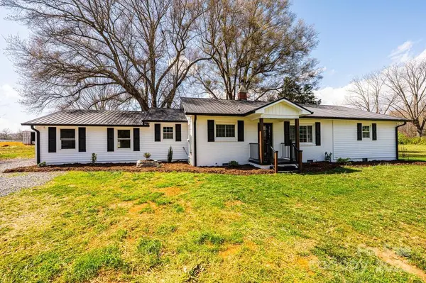 1993 Moss Farm Road, Hickory, NC 28602