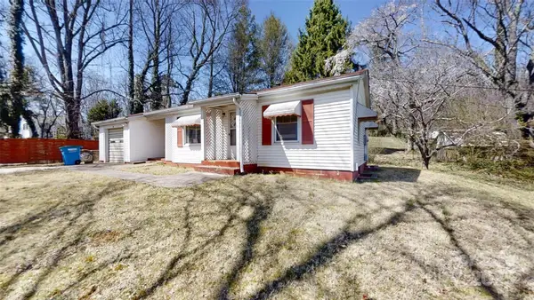 11 Season Lane, Asheville, NC 28805