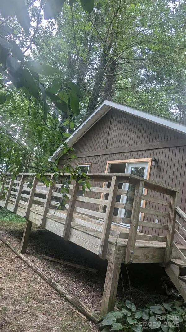 521 Lake Falls Road, Hendersonville, NC 28739