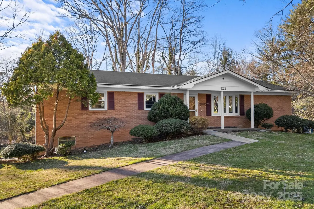 123 Castleton Lane, Hendersonville, NC 28791 - Image #1