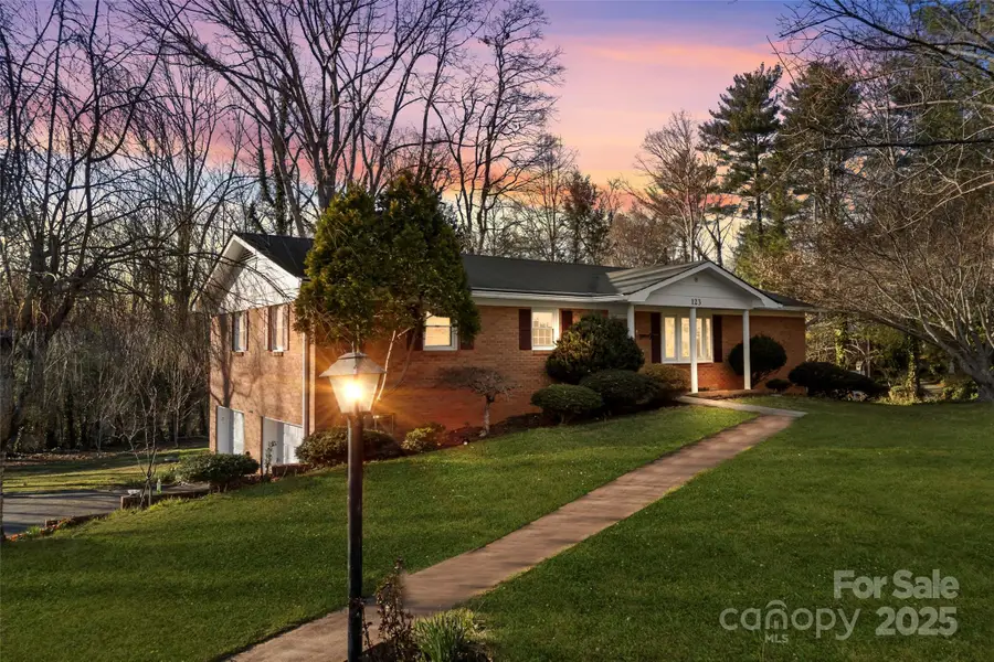 123 Castleton Lane, Hendersonville, NC 28791 - Image #2