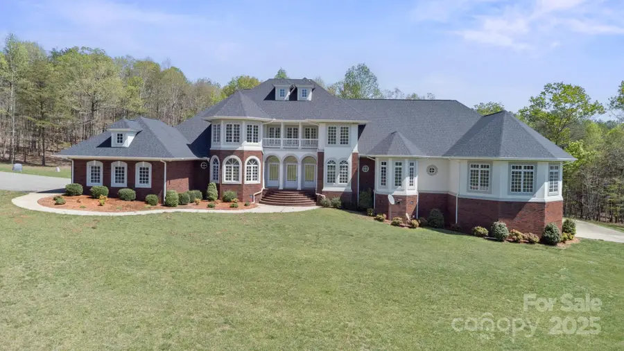 447 Willow Pond Lane, Hiddenite, NC 28636 - Image #2
