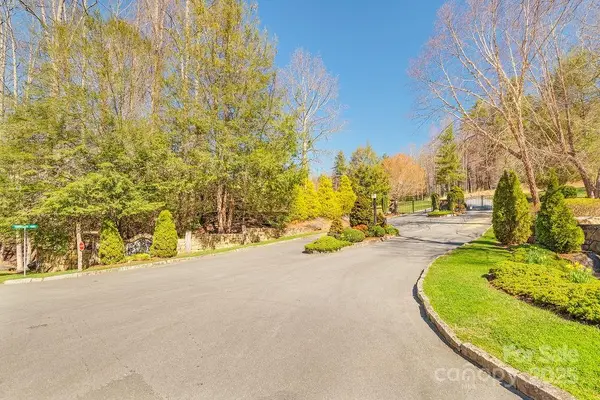 461 Somersby Parkway, Hendersonville, NC 28739