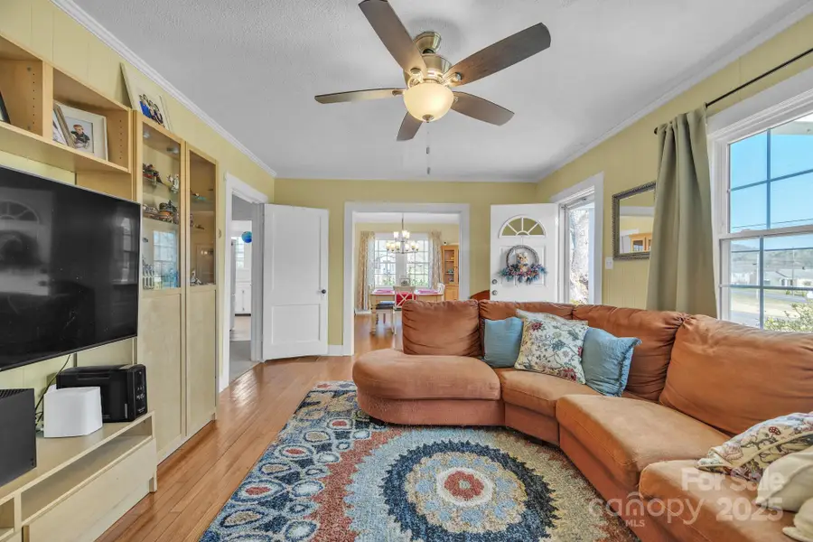 1109 Wildwood Road Ne, Lenoir, NC 28645 - Image #3