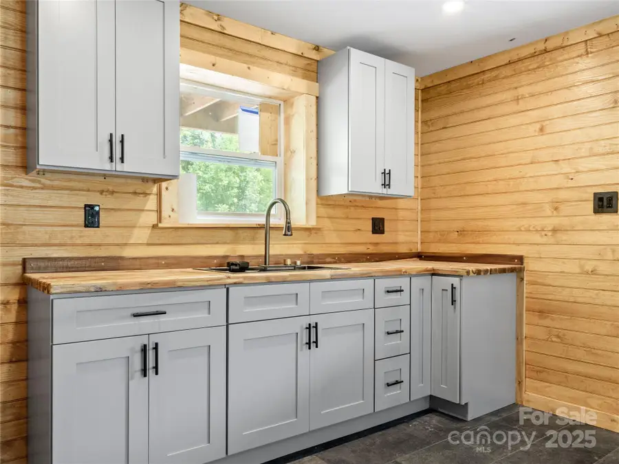 137 Red Maple Lane, Burnsville, NC 28714 - Image #3