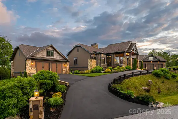 24 Snow Ridge Drive, Hendersonville, NC 28792