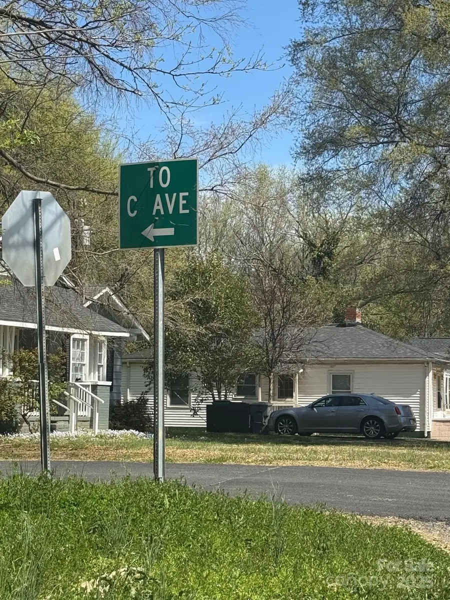 2015 C Avenue, Charlotte, NC 28216 - Image #2