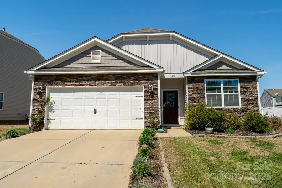 6816 Pennyroyal Way, Charlotte, NC 28216 - Image #2