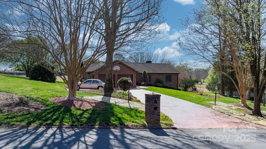 3730 Club House Drive Ne, Conover, NC 28613 - Image #2