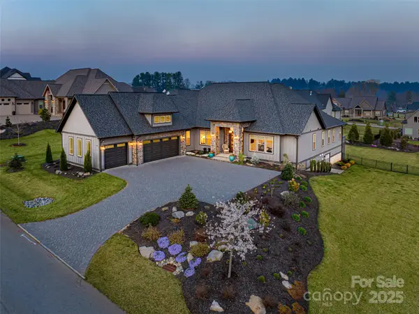 274 Daniel Circle Drive, Mills River, NC 28759