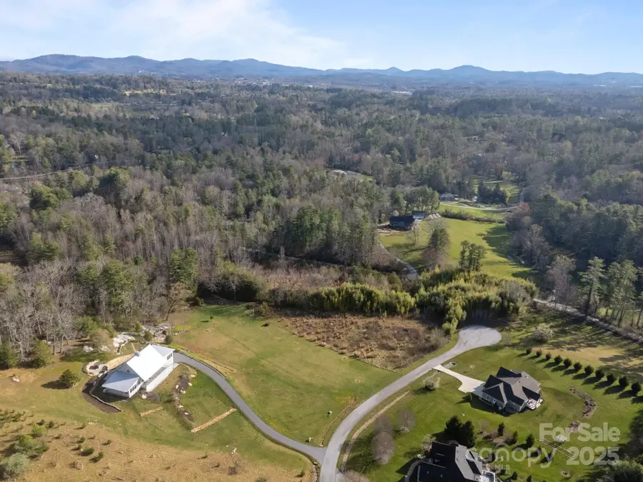193 Montevilla Drive, Hendersonville, NC 28739 - Image #2
