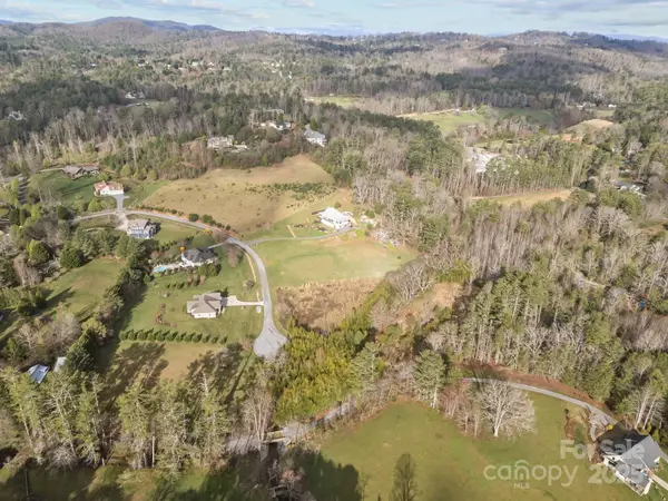 425 Nelson Valley Lane, Hendersonville, NC 28739