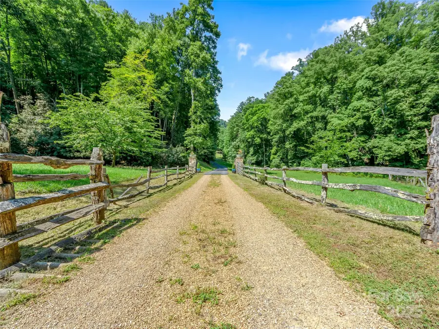 384 Doan Town Road, Burnsville, NC 28714 - Image #3