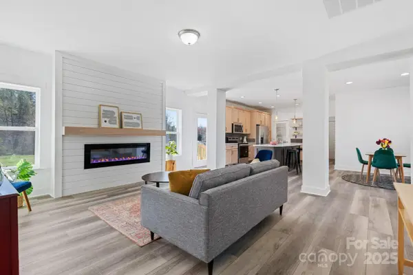 139 Mullinax Drive, Hendersonville, NC 28792