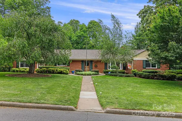 4 Dogwood Road, Asheville, NC 28804