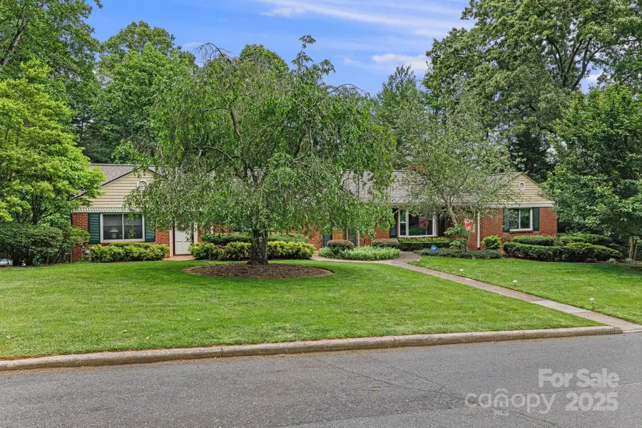 4 Dogwood Road, Asheville, NC 28804 - Image #2