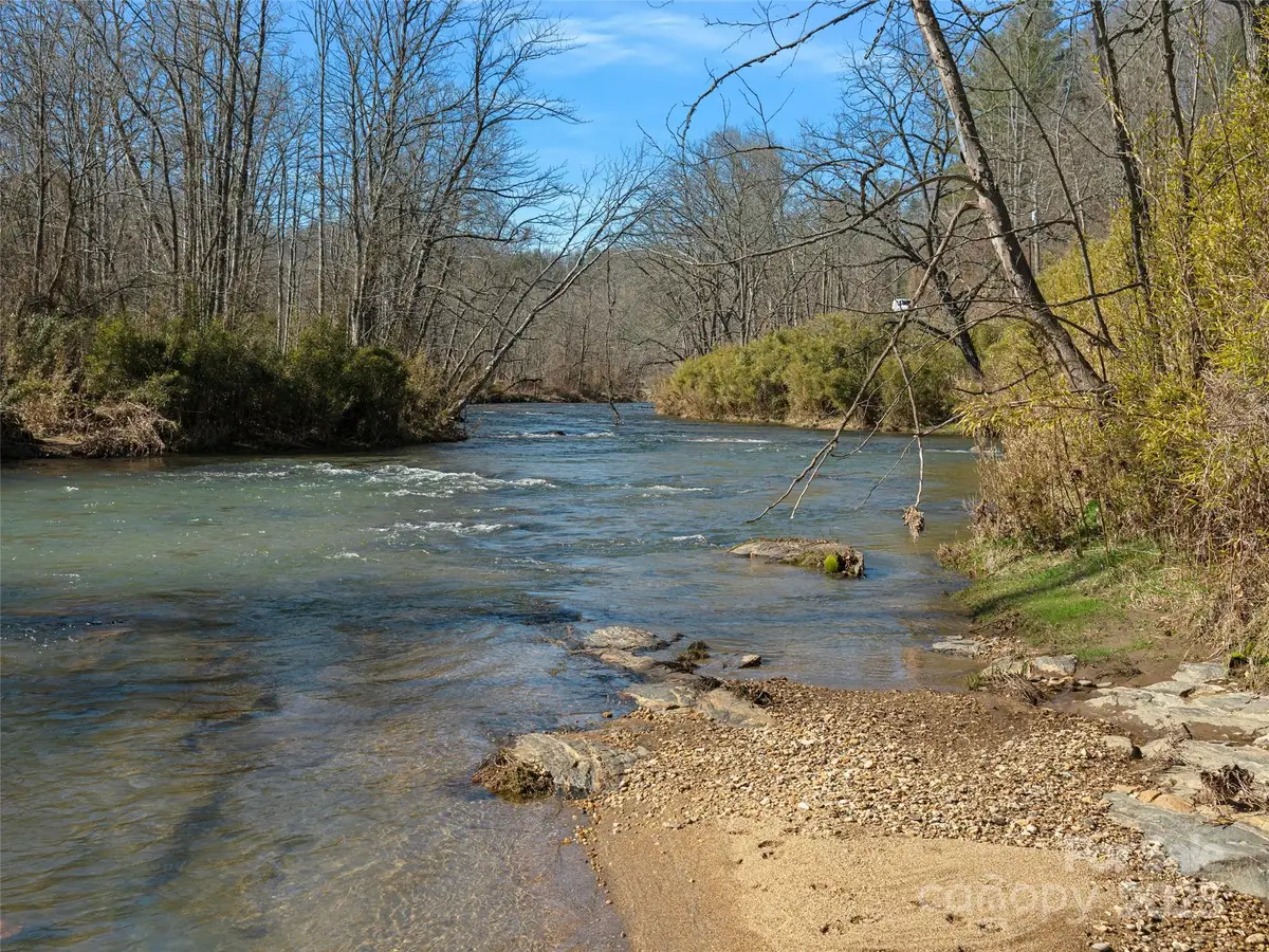 827 Us Hwy 19w Highway, Burnsville, NC 28714 - Image #1