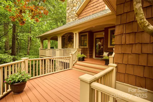 201 W Chimney Crossing, Hendersonville, NC 28739