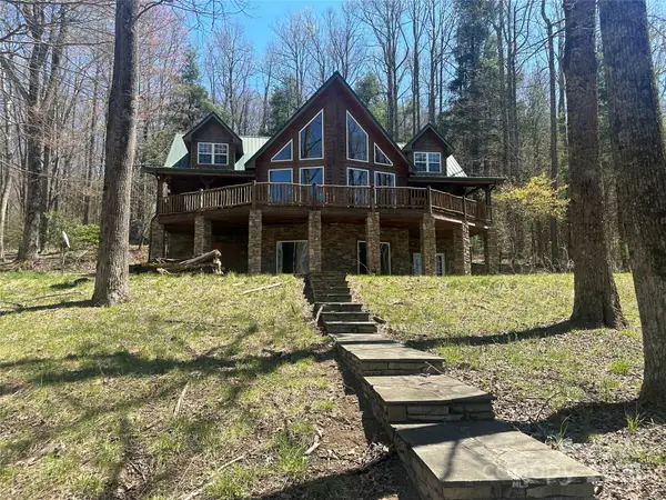 40 Boulder Lane, Hendersonville, NC 28792