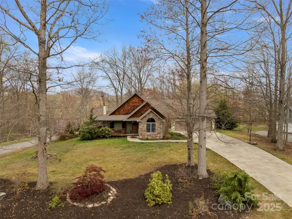 303 E Forest Place, Candler, NC 28715