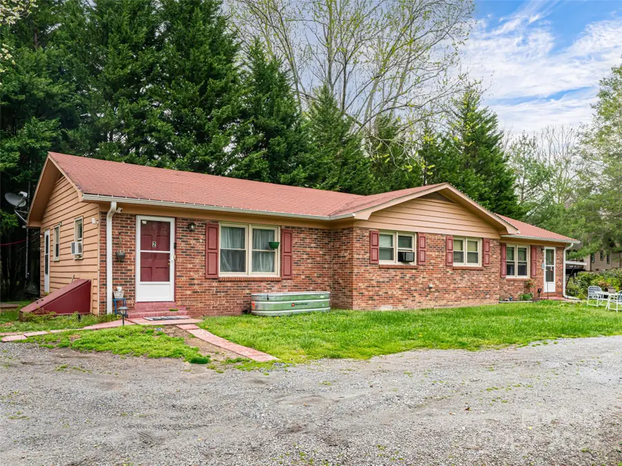 527 Glasgow Lane, Hendersonville, NC 28739 - Image #3