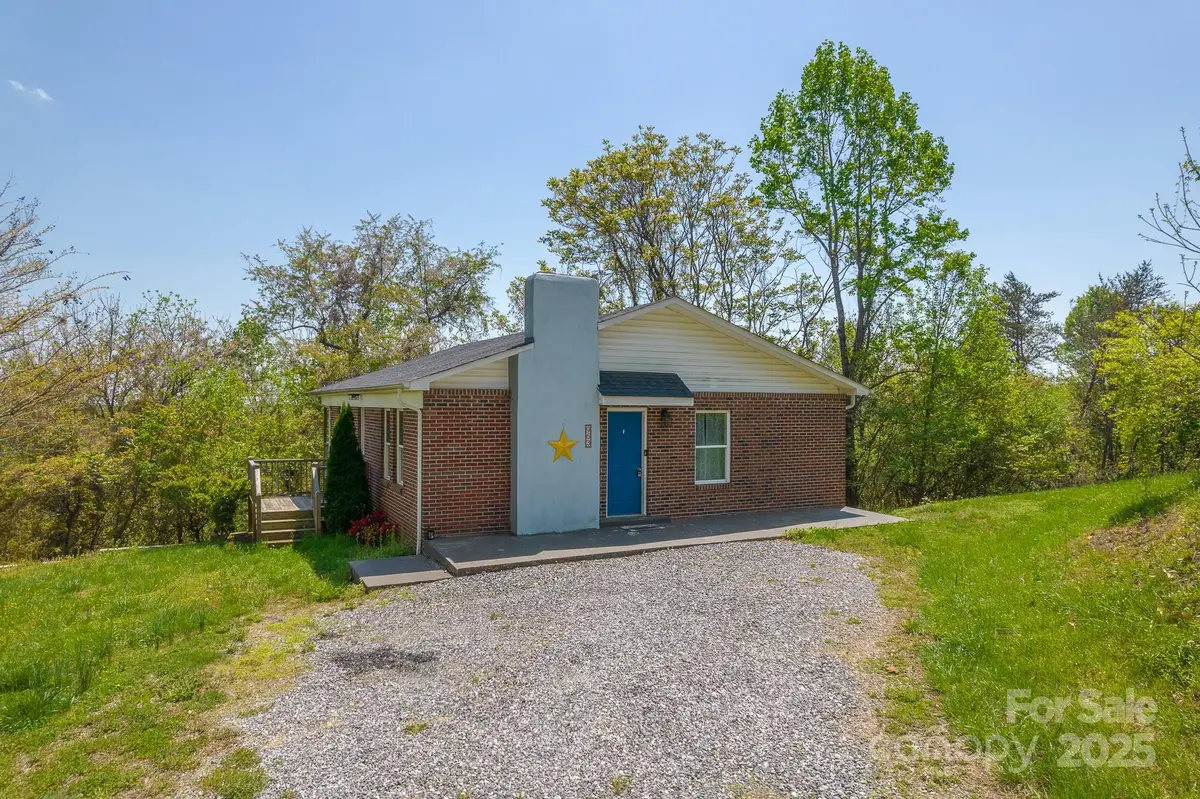 963 Kenham Place Sw, Lenoir, NC 28645 - Image #1