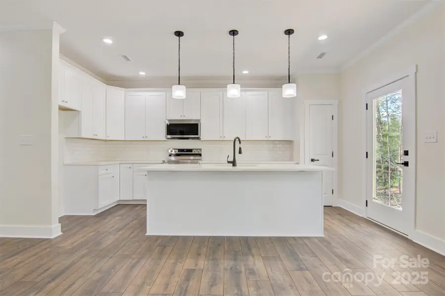 9165 Cherokee Drive, Hickory, NC 28601 - Image #2