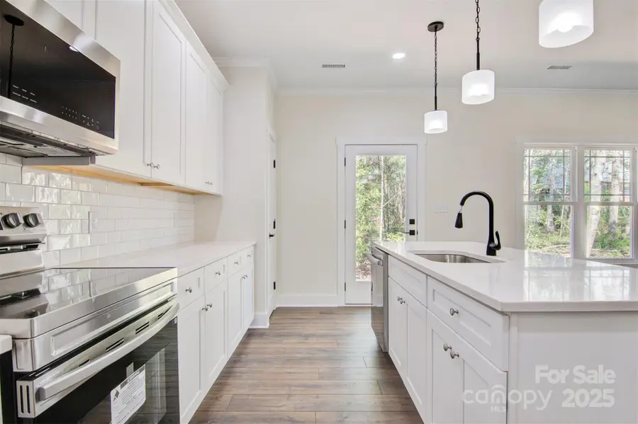 9165 Cherokee Drive, Hickory, NC 28601 - Image #3