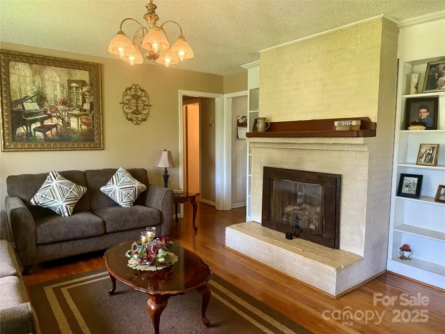 106 Chapel Street, Spruce Pine, NC 28777 - Image #3