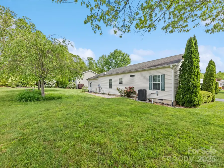 135 Middle Street, Hendersonville, NC 28792 - Image #3