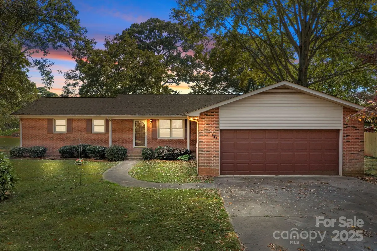 127 Edgeway Road, Mooresville, NC 28117 - Image #1