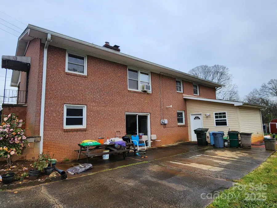 406 S Caldwell Avenue, Newton, NC 28658 - Image #3