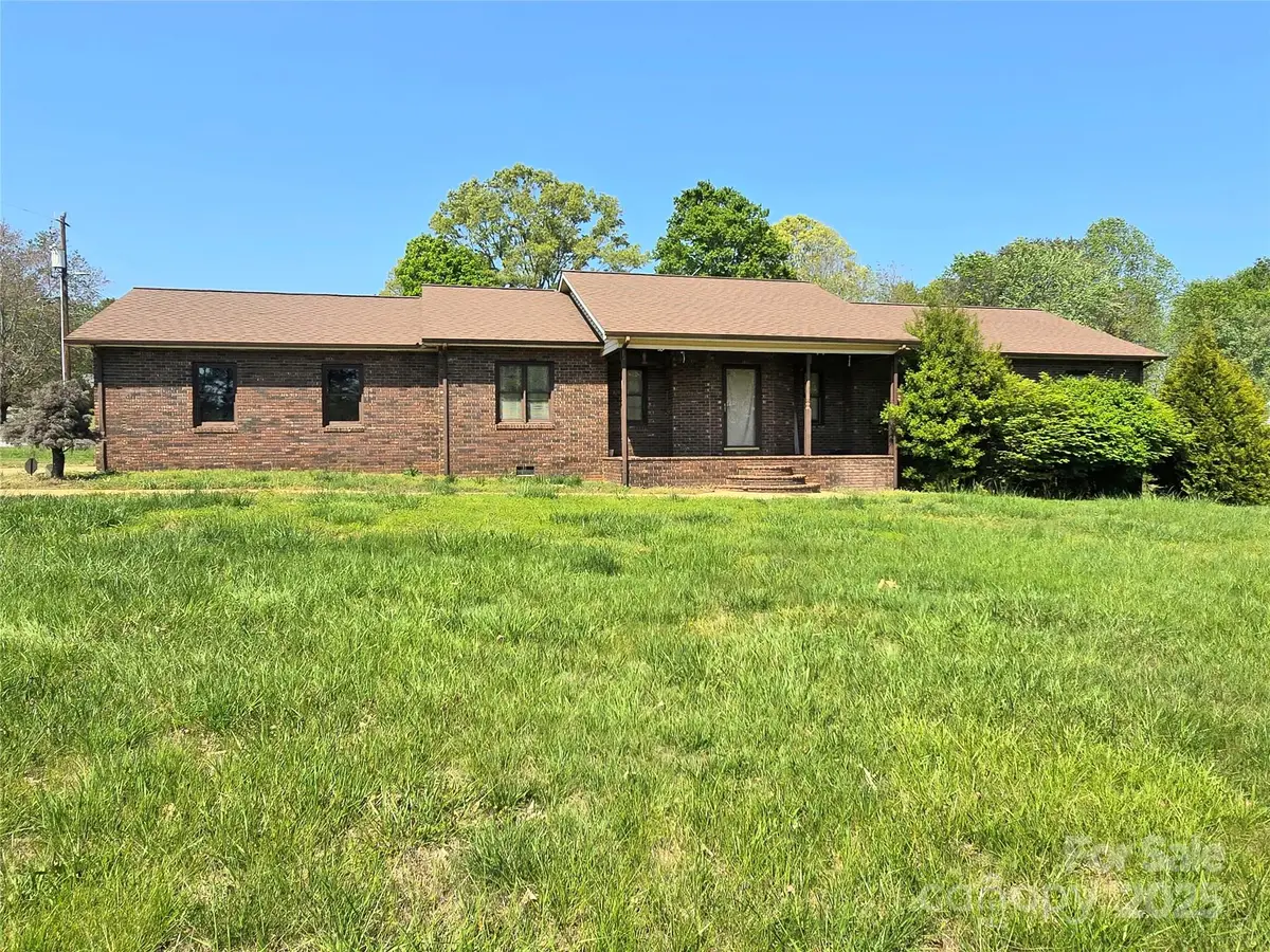 7141 Knobs Landing, Connelly Springs, NC 28612 - Image #1