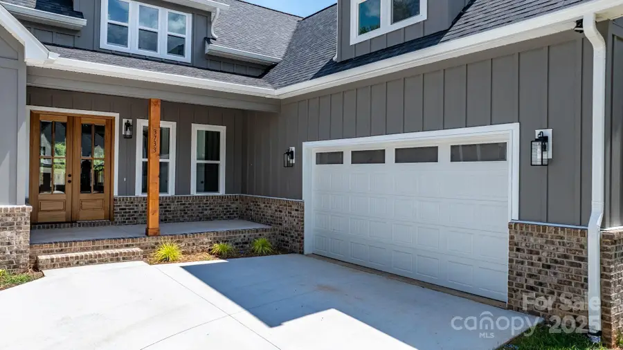 3733 Whitney Drive Ne, Hickory, NC 28601 - Image #2