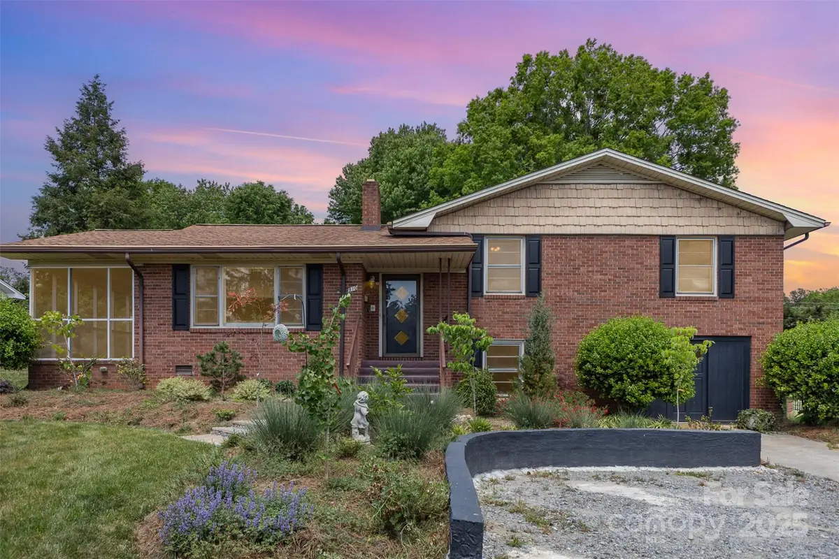 910 E Center Avenue, Mooresville, NC 28115 - Image #1