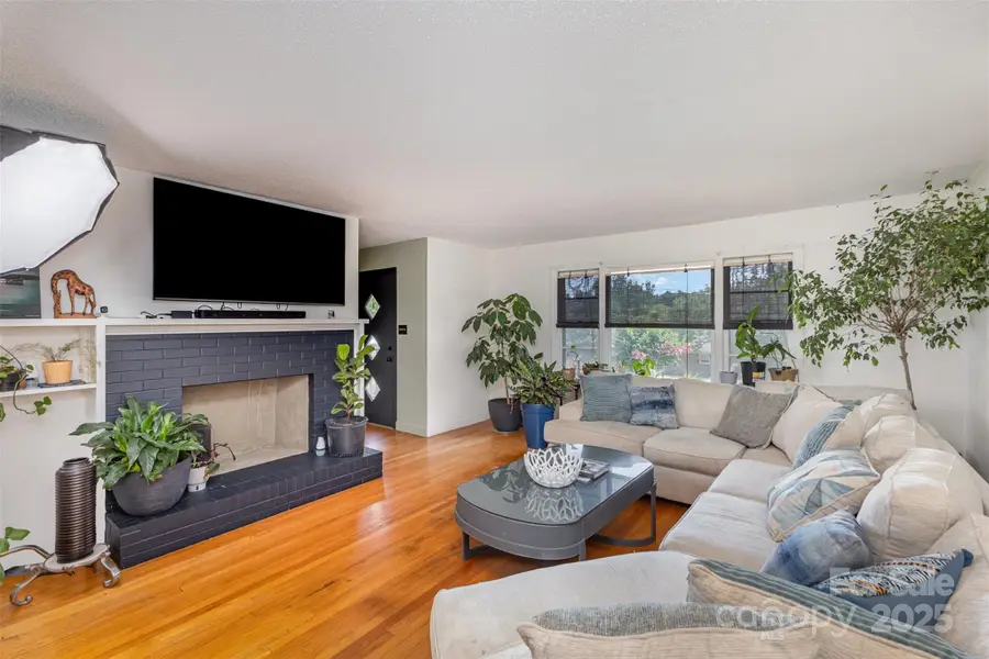 910 E Center Avenue, Mooresville, NC 28115 - Image #2