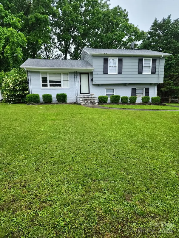 1615 Grovewood Drive, Charlotte, NC 28208